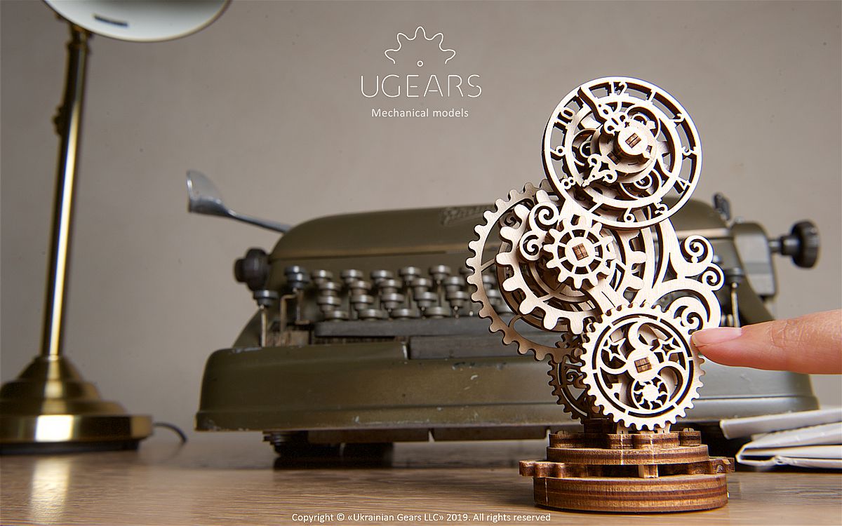 Ugears Holzbausatz Steampunk Uhr, mit mechanischer Funktion